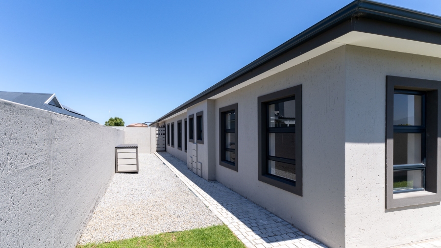 4 Bedroom Property for Sale in Kraaibosch Western Cape